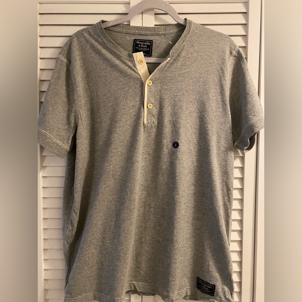 Abercrombie and Fitch men t shirt, size L
